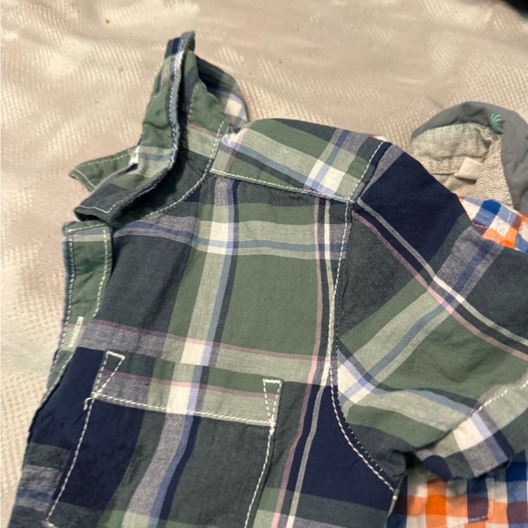 Bundle!! Kids (3) Plaid/ Checkered Short Sleeve Button Downs. Size 4-5 - Picture 3 of 10